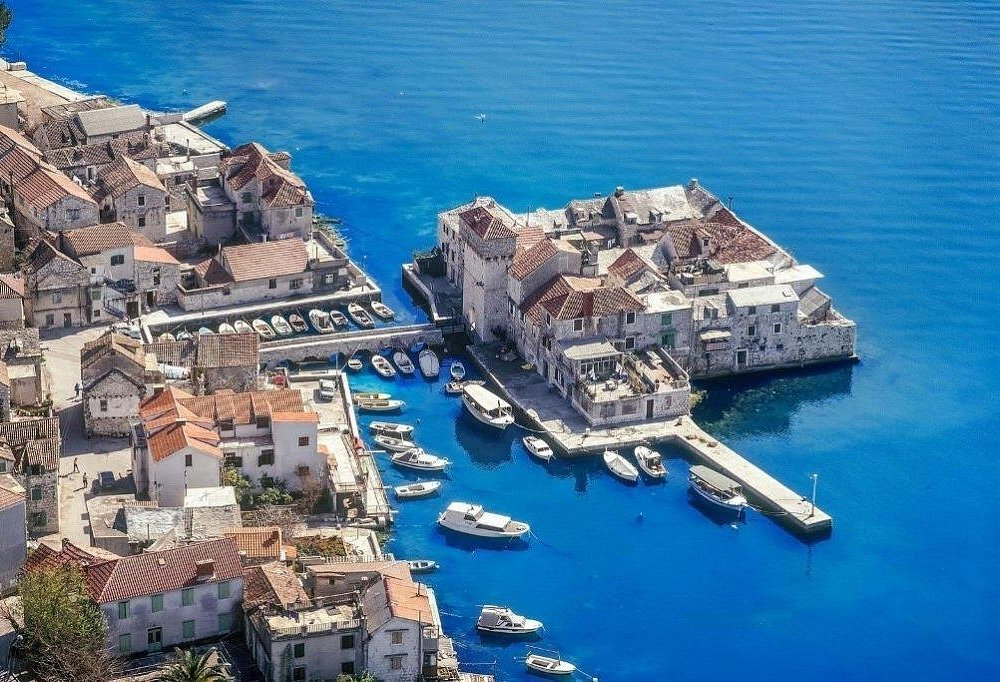 Peninsula village